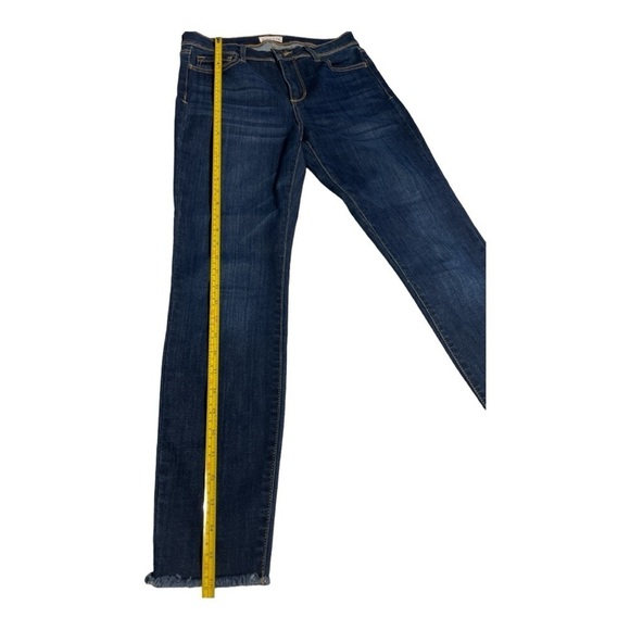 MS. CELLO PLUS
SIZE MID-RISE
FRAYED HEM CROP
SKINNY DENIM Size 7 - Picture 12 of 12